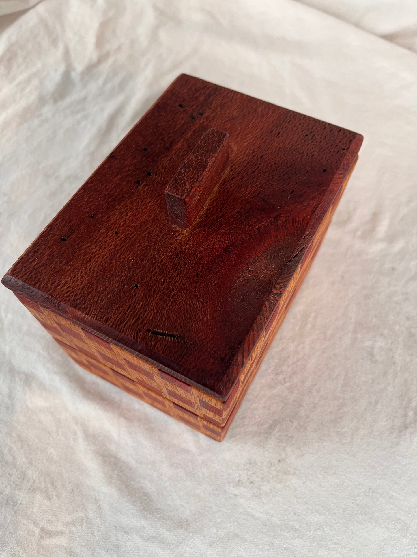 Checkered stacking boxes