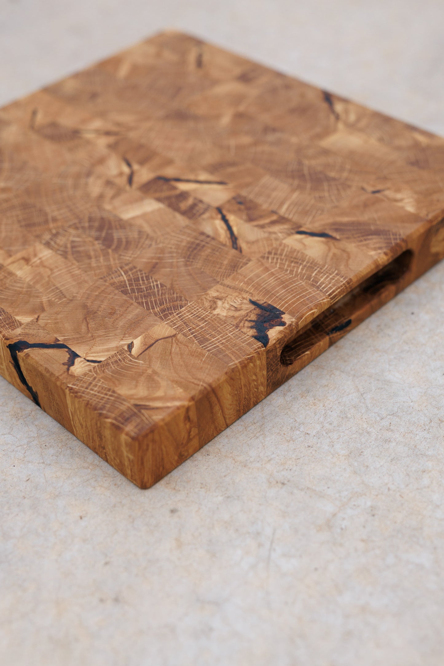 End grain cutting board